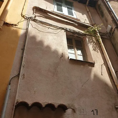 شقة Joli Triplex Dans Vieille Ville مينتون