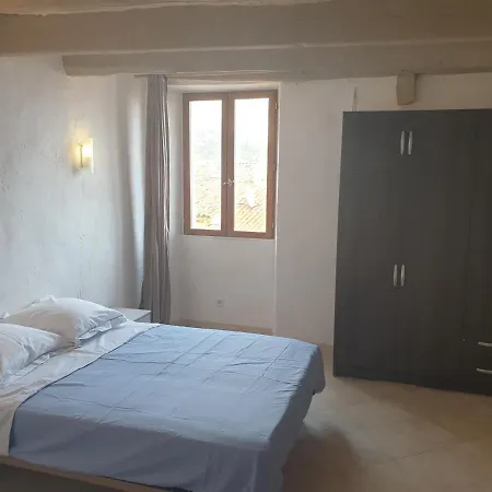 شقة Joli Triplex Dans Vieille Ville مينتون