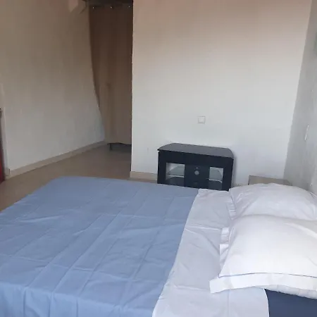Joli Triplex Dans Vieille Ville Апартаменты Ментона
